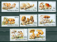 Gvineja 1977 gobe serija MNH** 12% Michela
