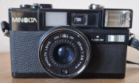 analogni fotoaparat Minolta Hi-matic S2