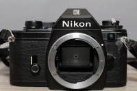 Analogni fotoaparat Nikon EM