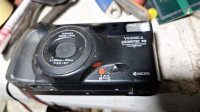 Analogni fotoaparat YASHICA ZOOMETEC 70, na baterijo(prazna), vse dela