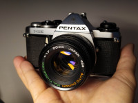 * PENTAX ME + A.CHINON 50MM F1,7*; OBNOVLJEN, PREIZKUŠENO DELUJOČ