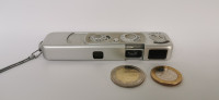 Minox B Vohunski fotoaparat iz 60 let z dodatno opremo in micro filmom