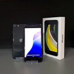 Pametni telefon Iphone SE 2020 črn 64 Gb