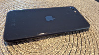 PRODAM - Apple iPhone SE 2020 - Rabljen, še v garanciji