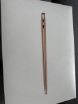 MacBook Air 13-inčni + Magic Mouse