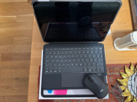 APPLE IPAD A16, 11. gen 2025 128 gb z ovitkom in tipkovnico in miško