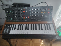 Behringer Sintisajzer / synthesizer Analogni - praktično nov