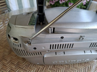 ZNIŽANO: Radio kasetofon Grundig, model RR 300 CD