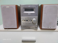 Radio sprejemnik z dvema zvočnikoma in CD predvajalnikom prodam .