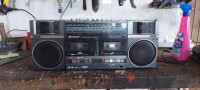 retro radiokasetofon Hitachi