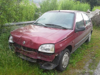 Renault Clio, letnik 199i, bencin prodam celega ali po delih