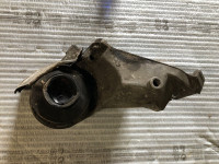 80 levi nosilec motorja AUDI V6 8A0199351 levo motorni