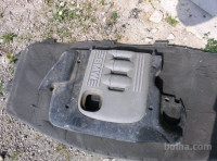 BMW plastika pokrova motorja