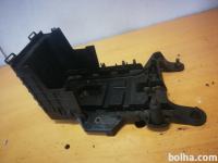 Škoda Octavia 2 nosilec akomulatorja baterije