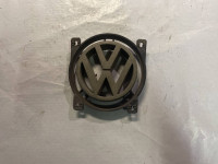 357853601 - SPREDNJI EMBLEM SPREDNJA ZNAČKA VOLKSWAGEN POLO 1992