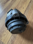 6883514-03 nosilec motorja BMW G30 DESNI