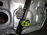 alfa romeo giulietta mehanizem za šipo levo spredaj motorček original