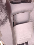 audi a4 b8 2008 sredinska konzola sredina naslon za roko