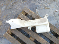 fiat multipla 2008 1.9 vitrex posoda za tekočino brisalcev