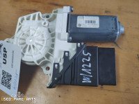 MOTORČEK DVIGA STEKLA ZADAJ DESNO VOLKSWAGEN PASSAT B6 1K0959704P