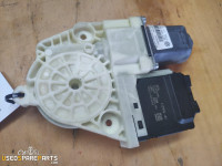 MOTORČEK DVIGA STEKLA ZADAJ DESNO VOLKSWAGEN PASSAT B7 3AA959794