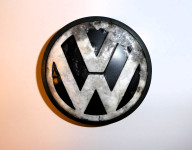 Prodam rabljen pokrov za platišča premera 65 mm - VW ‎3B7601171.
