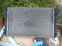 škoda yeti 2011 intercooler hladilnik zraka+ nastavki cev cevi