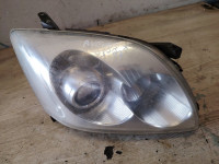 Toyota Avensis desni žaromet xenon