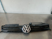 Volkswagen Golf 6 sprednja maska , okrasna maska