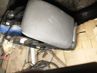 vw Volkswagen Golf 5 naslon za roko plastika original