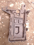 VW volkswagen golf 6 2012 podstavek akumulatorja plastika