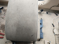 VW volkswagen touran 2005 naslon za roko sredina
