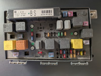 Opel Astra H škatla varovalk modul 13145039