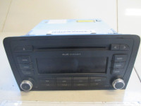 RADIO CD / OJACEVALNIK / IMETNIK HIFI OEM N. 8P0035186G ORIGINAL REZER