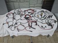 Različni kabli za motorje avtomobilov in mopedov