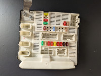 Renault kangoo USM N2 modul škatla varovalk 8201044237a