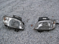 Sprednje luči za Seat Ibiza, letnik2000,cena: 20 EUR, tel: 070 310300.