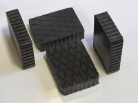 Pravokotna podložna guma višine 40 mm za avtomehanična dvigala