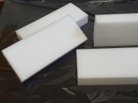 Pravokotna podložna pena dolžina 340mm za dvigovanje vozil na dvigalih