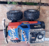 IGRAČA - AVTO RDEČE, MODRE BARVE