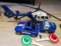 policijski avto in helikopter