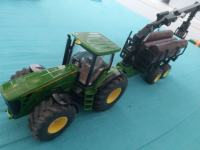 traktor in prikolica za hlode-SIKO