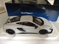 Kovinski model avta McLaren 675 LT 1:18 Autoart