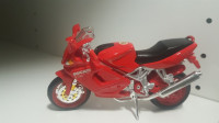 Maketa motor Ducati ST 4