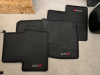 Original gumijasti tepihi za Mazdo CX-3 odlično ohranjeni
