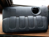 Prodam pokrov motorja pvc Peugeot!