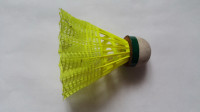 Žogica za badminton svetlo zelene barve