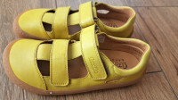 Barefoot froddo sandalčki 35