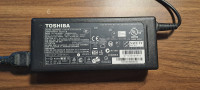 Napajalnik, polnilec Toshiba: 19V - 4,74A