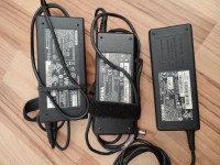 Polnilci za toshibo 15v 5a